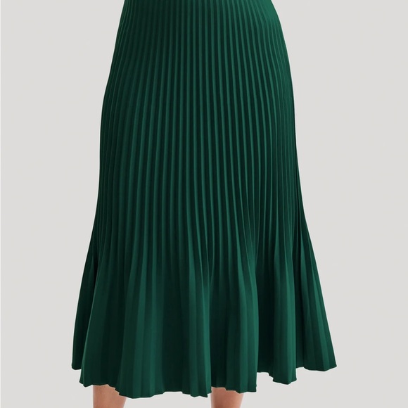 Meshki Twyla Pleated Suiting Maxi Skirt - Forest Green - Picture 3 of 3